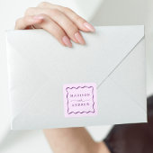 Moderne Lila Wavy Frame Wedding Quadratischer Aufkleber