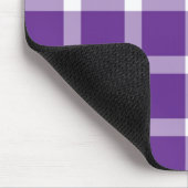 Moderne lila-weiße Gingham-Karomuster Mousepad (Ecke)