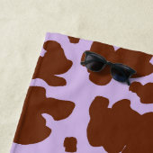 Moderne Lilac-Lila und braune Kuhhautdrucke Strandtuch (Beispiel)