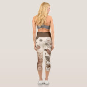 Moderne Lotus-Blume in Sepia Capri Leggings (Rückseite)