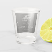 Moderne lustige, freie Getränke Hochzeit sparen da Schnapsglas (Rückseite)