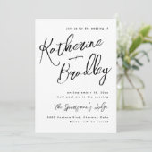 Moderne, lustige Handschrift Paare heiraten Einladung (Stehend Vorderseite)