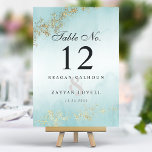 Moderne Luxe Gold Flecks Aquamarine Nebelhochzeit Tischnummer<br><div class="desc">Mit diesen raffinierten Tischnummern stärken Sie Ihren Hochzeitsempfang. Das moderne Design besticht durch einen traumhaften aquamarinen Aquarellnebel mit luxuriösen Goldflecken und schafft einen subtilen und dennoch auffälligen Effekt. Diese individuell gestaltbaren Karten vereinen zeitgenössischen Stil und eine Touch an Opulenz mühelos und machen sie zum perfekten Begleiter für Ihren besonderen Tag....</div>