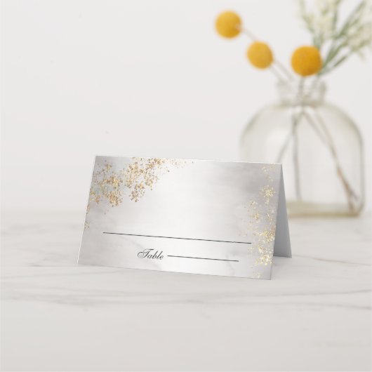 Moderne Luxe Gold Flecks Gray Mist Wedding Platzkarte (Vorderseite)
