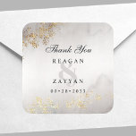 Moderne Luxe Gold Flecks Gray Wedding Vielen Dank Quadratischer Aufkleber<br><div class="desc">Moderne Luxe Gold Flecks Grau Hochzeit Danke Square Sticker. Elegante moderne Hochzeit dank der Aufkleber in einem ombre grauen Marmor Wassernebel mit luxuriösen goldenen Flecks gemacht. Dieses maßgeschneiderte,  traumhafte Hochzeitsdesign kann leicht mit Ihren eigenen Hochzeitsdetails personalisiert werden.</div>