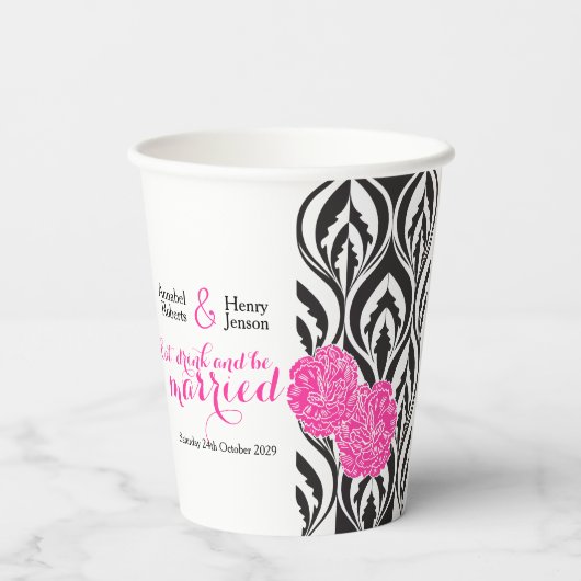 Moderne luxuriöse Schwarz-weiß- & rosa Hochzeit Pappbecher (Rückseite)