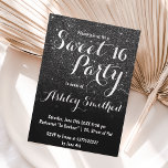 Moderne mädchenhafte Imitate schwarzer Glitzer omb Einladung<br><div class="desc">Moderne,  hübsche Imitate schwarze Glitzer Dusche ombre mit elegantem schwarzen Farbblock Sweet 16 Geburtstagsfeier mit schwarzem Glitzer ombre Muster verblassen auf einem rosa Hintergrund. Perfekt für eine Prinzessin 16 . Geburtstag,  perfekt für sie,  die modische,  die moderne Muster und Glanz Liebe</div>