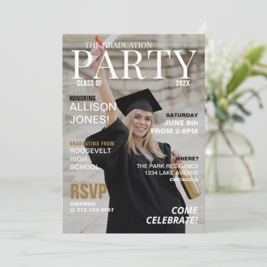 Moderne Magazine Foto Graduation Party Einladung (Stehend Vorderseite)