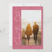 Moderne Magenta Pink Script Foto Hochzeit Save The Date (Vorderseite)