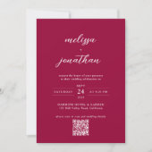 Moderne Magenta Red Foto Script QR Code Hochzeit Einladung (Vorderseite)