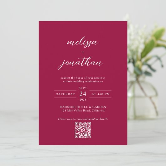 Moderne Magenta Red Foto Script QR Code Hochzeit Einladung (Stehend Vorderseite)
