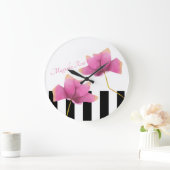 Moderne Magnolische Rose mit schwarzen und weißen Große Wanduhr (Zuhause)