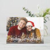 Moderne MAKING SPIRITS BRIGHT-Schrift Lichterkette Feiertagskarte (Stehend Vorderseite)