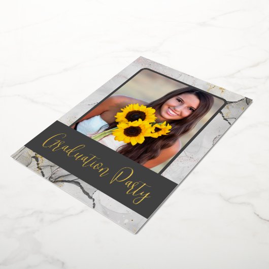 Moderne Marble Graduation Party Foil Einladung (Gedreht)