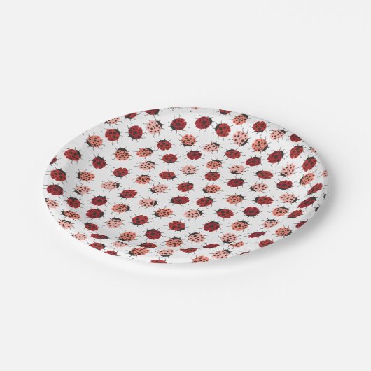 Moderne Marienkäfer im Rot und im Rosa Pappteller (Schrägansicht)