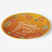 Moderne, maßgeschneiderte Herbstblätter Happy Than Pappteller (Schrägansicht)