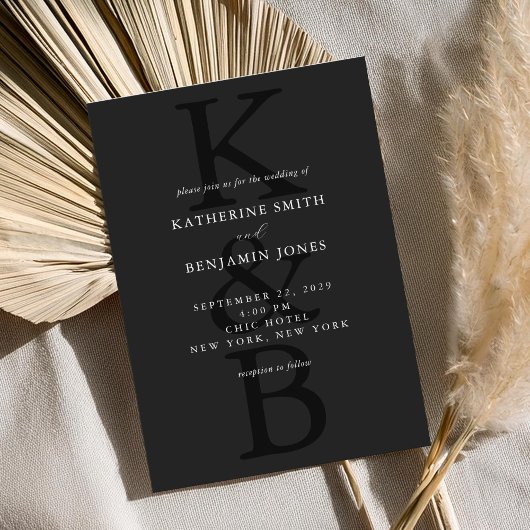 Moderne Matte Black Monogram Minimalistisch Weddin Einladung