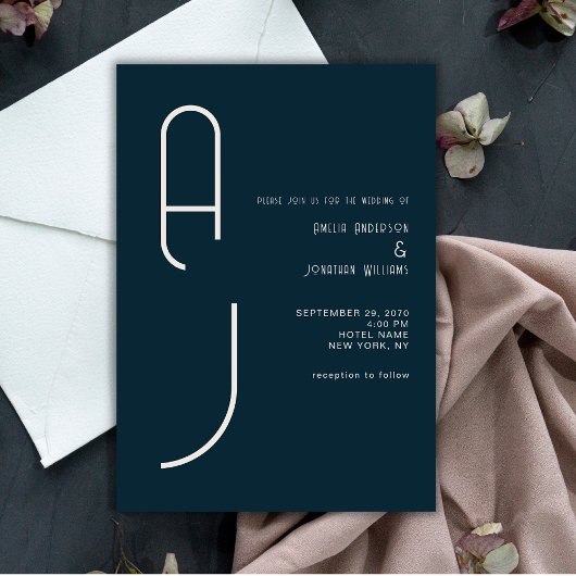 Moderne matte Monogramm-Minimal-Hochzeit Navy Blau Einladung