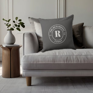 Moderne Minimal Aschgraue Familien-Monogramm-Stemp Kissen