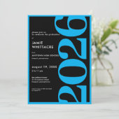 Moderne Minimal Blaue Typografie Abschlussfeier Einladung (Stehend Vorderseite)