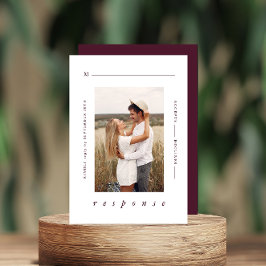 Moderne Minimal Burgundy Foto Wedding RSVP Karte
