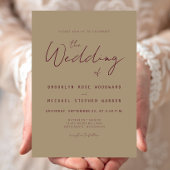 Moderne Minimal Burgundy Script Gold Wedding Einladung