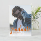 Moderne Minimal Burnt Orange Foto Graduation Party Einladung (Stehend Vorderseite)
