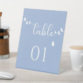 Moderne Minimal Butterfly-Tischnummern Sockelschild (In SItu)