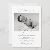 Moderne Minimal Calligraphy Baby Foto Taufe Einladung (Vorderseite)