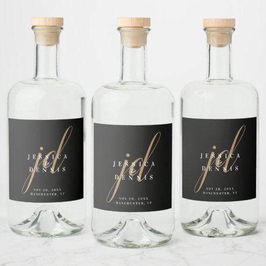 Moderne Minimal elegante Script Monogram Wedding Alkoholflaschenetikett (Flaschen)