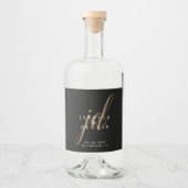 Moderne Minimal elegante Script Monogram Wedding Alkoholflaschenetikett (Vorderseite)