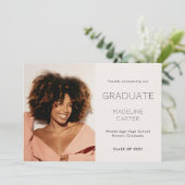 Moderne Minimal-Foto-Abschlussfeier Ankündigung (Stehend Vorderseite)