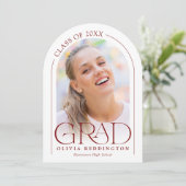 Moderne Minimal Foto Arch Red Graduation Party Einladung (Stehend Vorderseite)