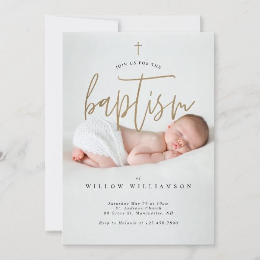 Moderne Minimal Gold Calligraphy Baby Foto Taufe Einladung (Vorderseite)