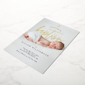 Moderne Minimal Gold Calligraphy Baby Foto Taufe Folieneinladung (Gedreht)