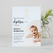 Moderne Minimal Gold Cross Foto Taufe Folieneinladung (Stehend vorne)