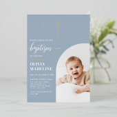 Moderne Minimal Gold Cross Foto Taufe Folieneinladung (Stehend vorne)