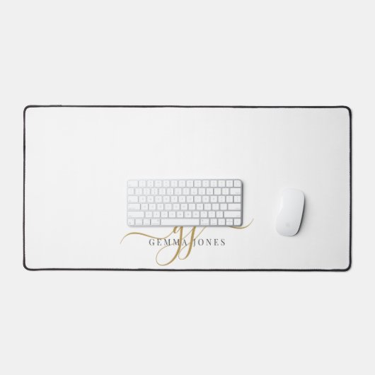 Moderne Minimal Gold White Script Monogram Desk Ma Schreibtischunterlage (Tastatur & Maus)