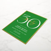 Moderne Minimal Green 30 Script Geburtstag Folieneinladung (Gedreht)
