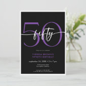 Moderne Minimal Lila 50 Script Geburtstag QR Einladung (Stehend Vorderseite)