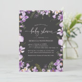 Moderne Minimal Lilac Floral Baby Dusche Einladung (Stehend Vorderseite)
