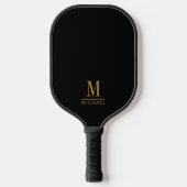 Moderne Minimal Monogram Gold Name Custom Black Pickleball Schläger (Vorderseite)