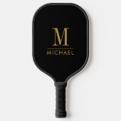 Moderne Minimal Monogram Gold Name Custom Black Pickleball Schläger (Vorderseite)
