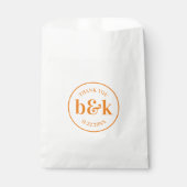Moderne Minimal Monogram Initials Orange Wedding F Geschenktütchen (Vorderseite)