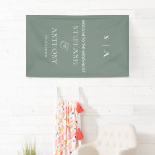 Moderne Minimal-Monogramm-Sage und Weiße Hochzeit Banner (Insitu)