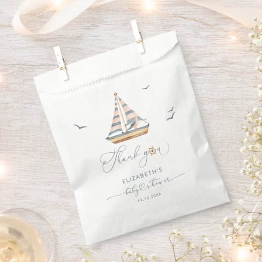 Moderne Minimal Nautical Sailboat Babydusche Geschenktütchen (Ausgeschnitten)
