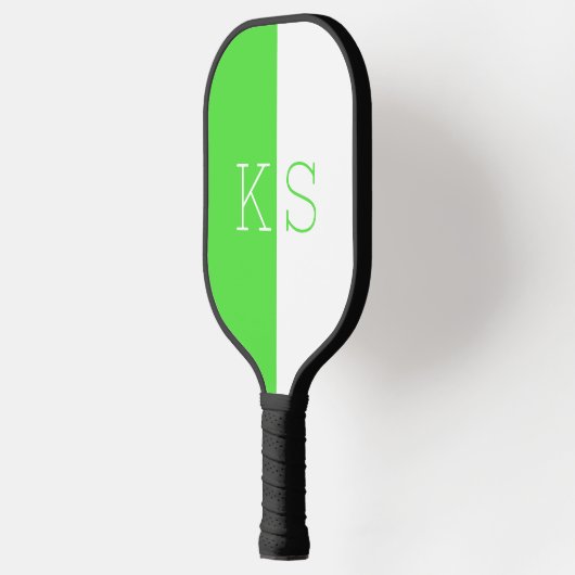 Moderne Minimal Neon Green & White Monogram Pickleball Schläger (Links)