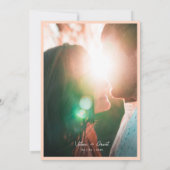 Moderne Minimal Peach Script Foto Wedding Rettete Save The Date (Rückseite)