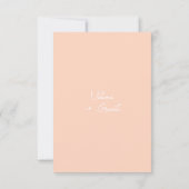 Moderne Minimal Peach Script Hochzeit RSVP Karte (Rückseite)