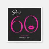 Moderne Minimal Pink Lips Sie ist sechzig Geburtst Serviette (Vorderseite)